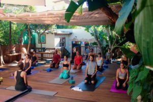 Lezione di Anusara Yoga presso Riff's Studio; Anusara Yoga