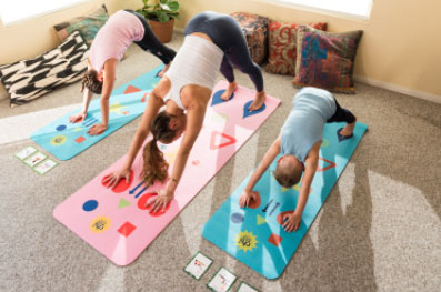 ¡Chi Mat alinea correctamente el cuerpo y hace que el Yoga sea divertido! ¡Siéntete bien hoy tomándote un tiempo para jugar!